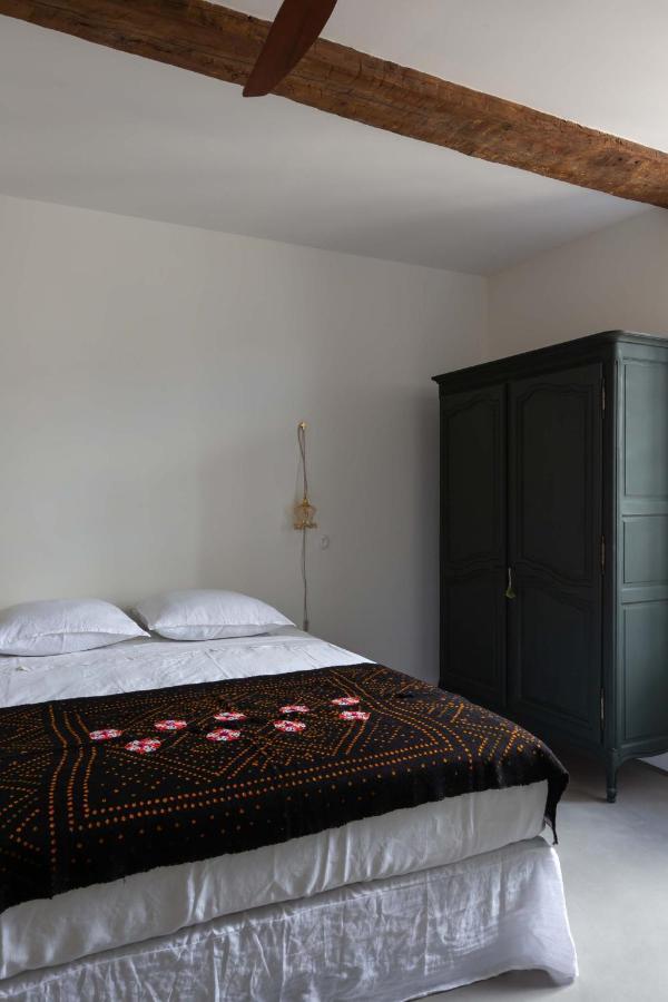 La Perroya Hotel Visan Екстериор снимка
