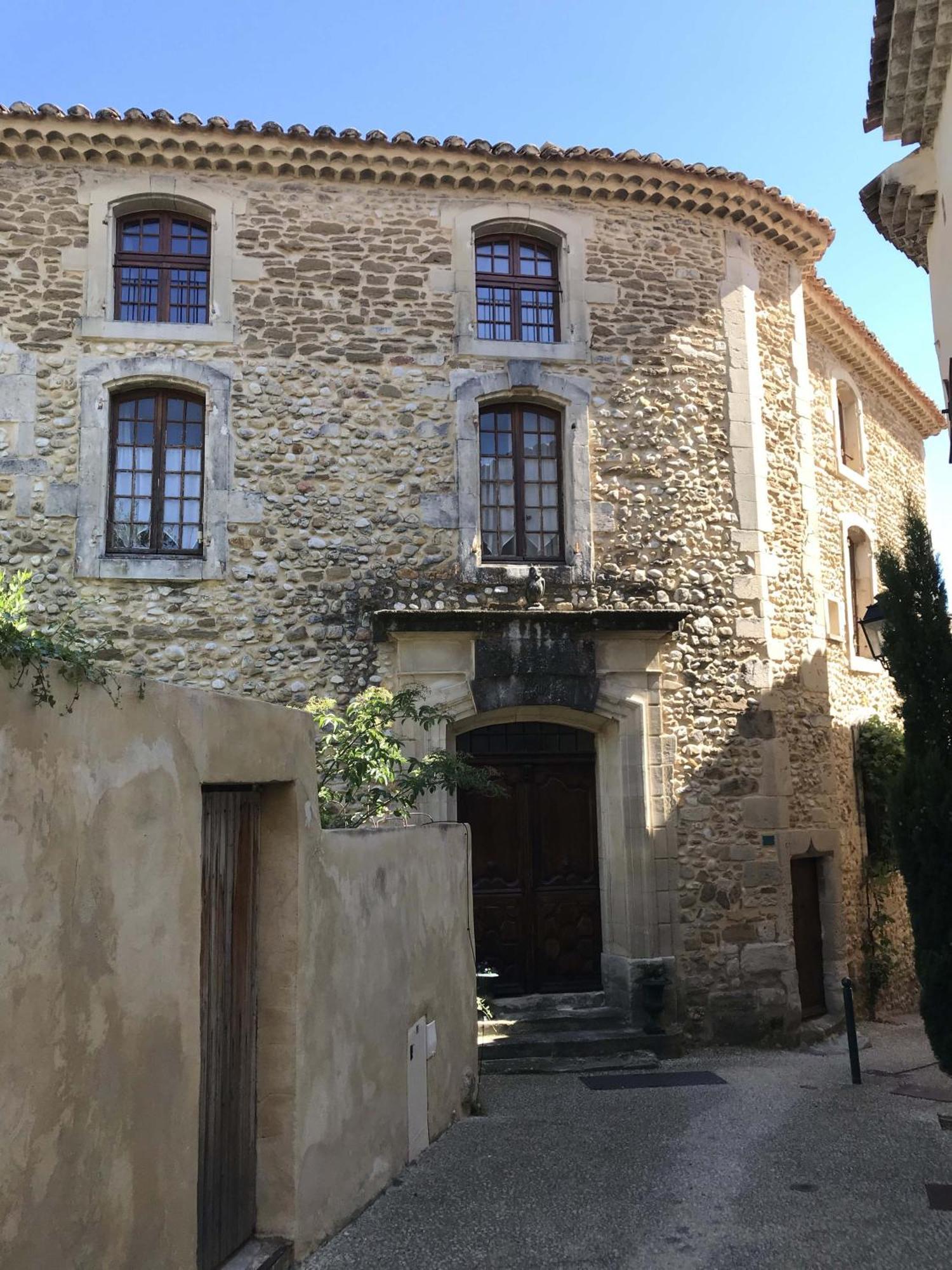 La Perroya Hotel Visan Екстериор снимка
